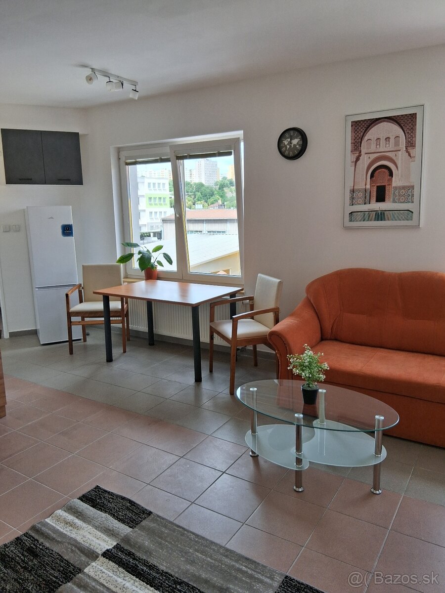 Prenájmem kompletne zariadený 2- izbový apartmán v Košiciach