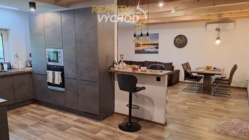 Rodinný dom s bazénom za cenu bytu