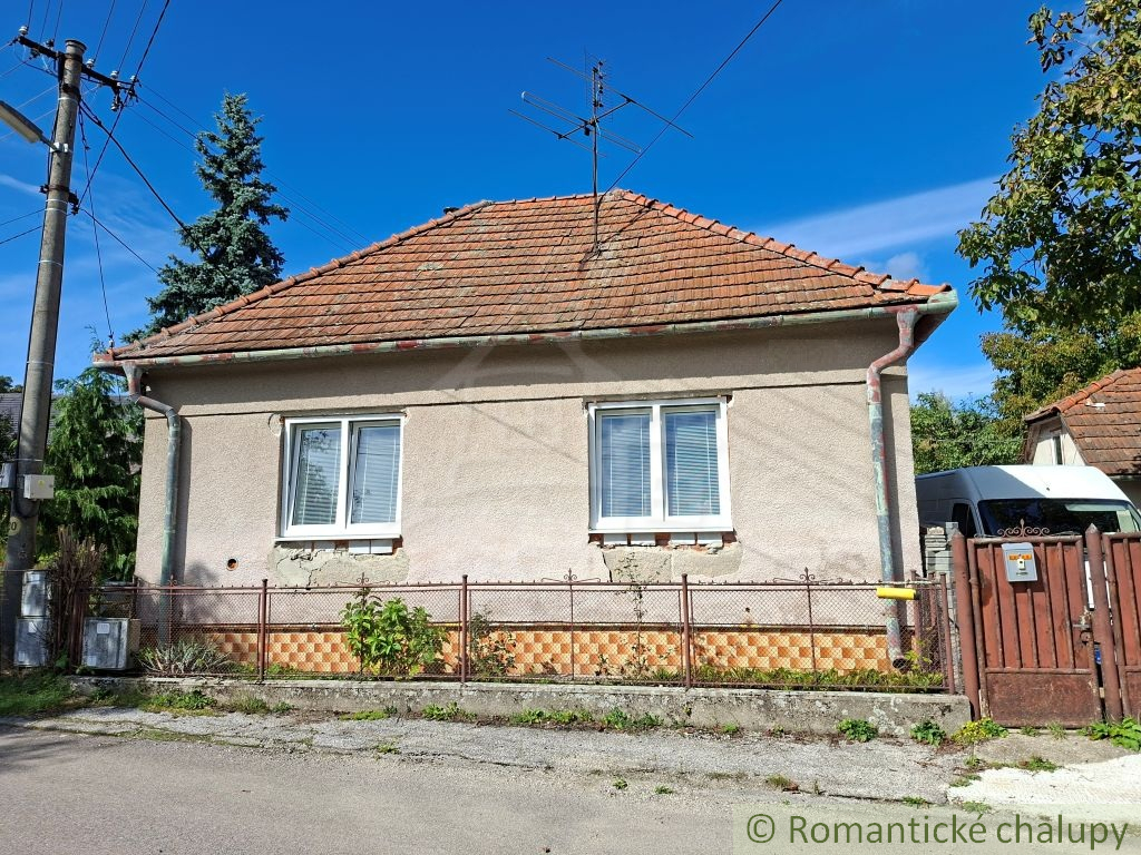 Dva rodinné domy za cenu jedného v obci Zlatno