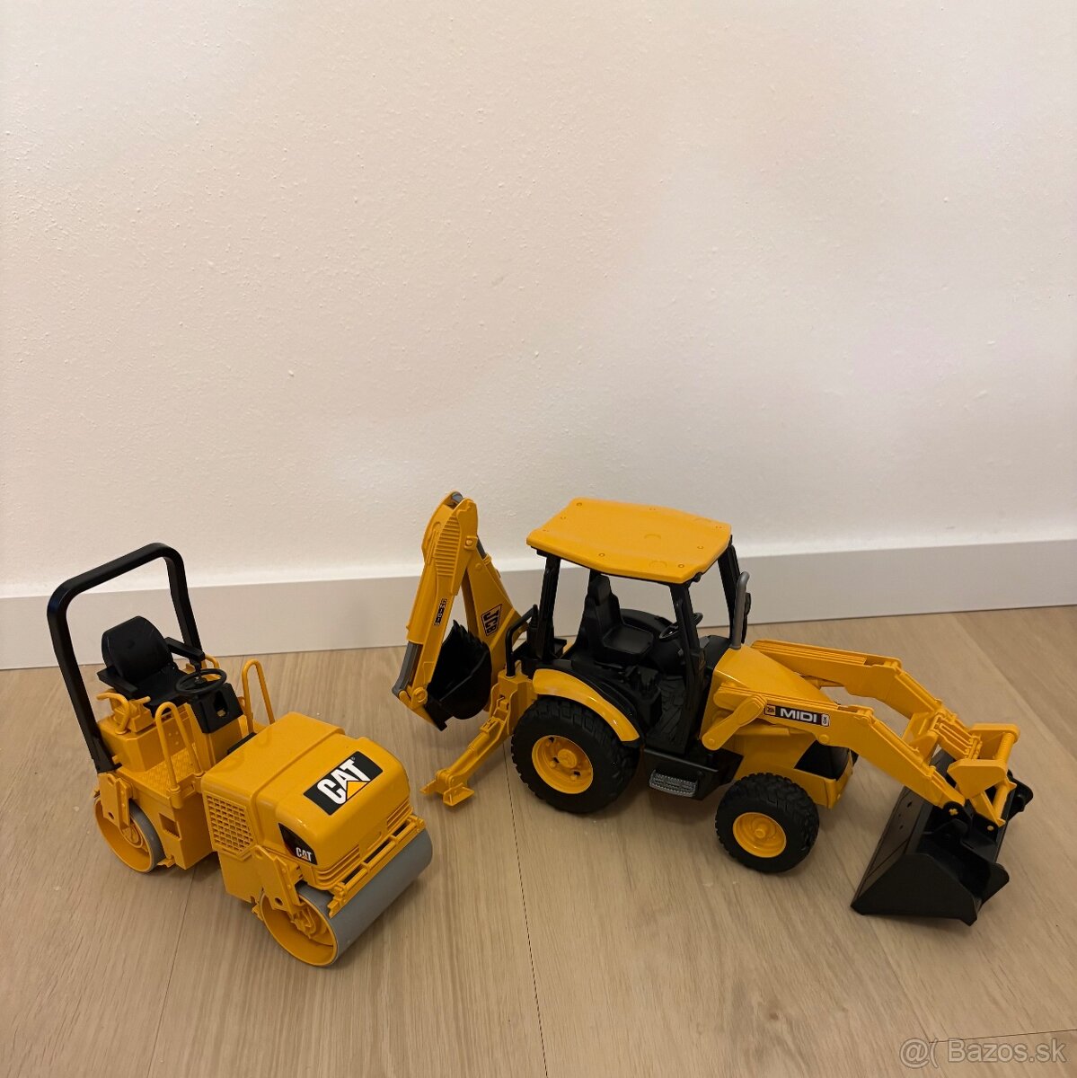 2 kusy Bruder báger/nakladač a cestný valec