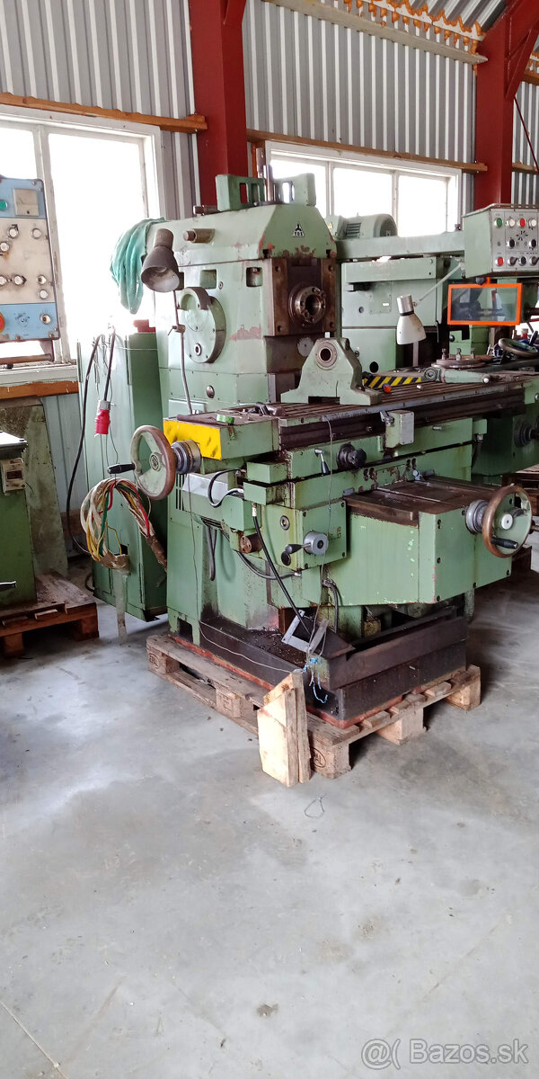 frézka konzolová TOS, typ FGU 32