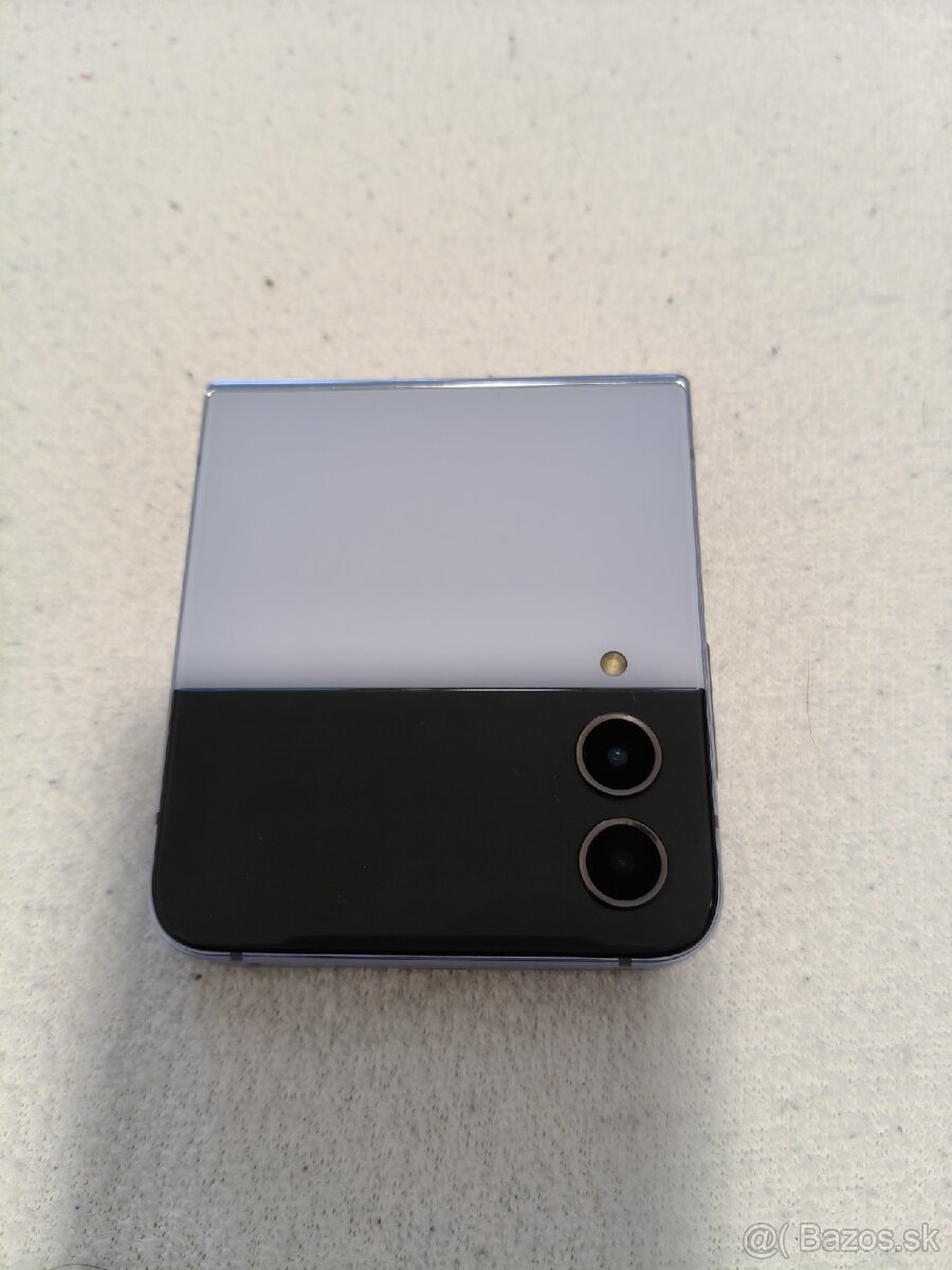 Samsung Galaxy Z Flip 4
