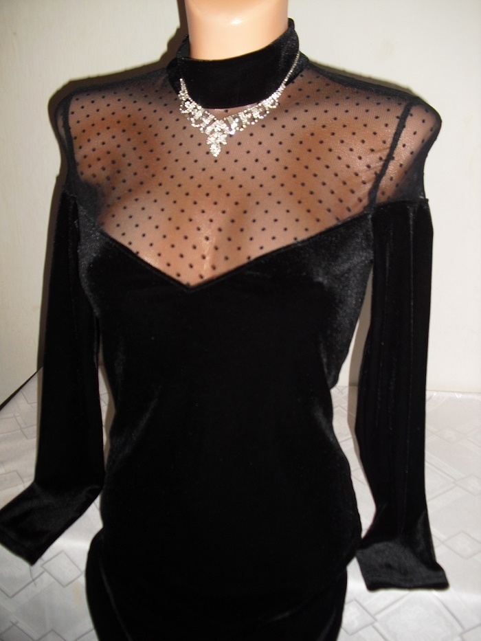 Bershka luxusne zamatove saty