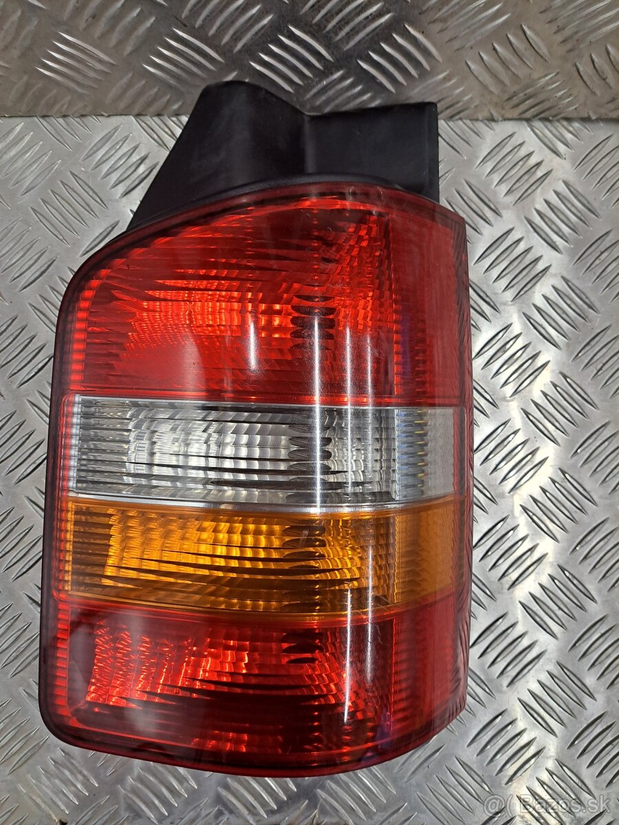 ZADNÉ SVETLO - VW T5