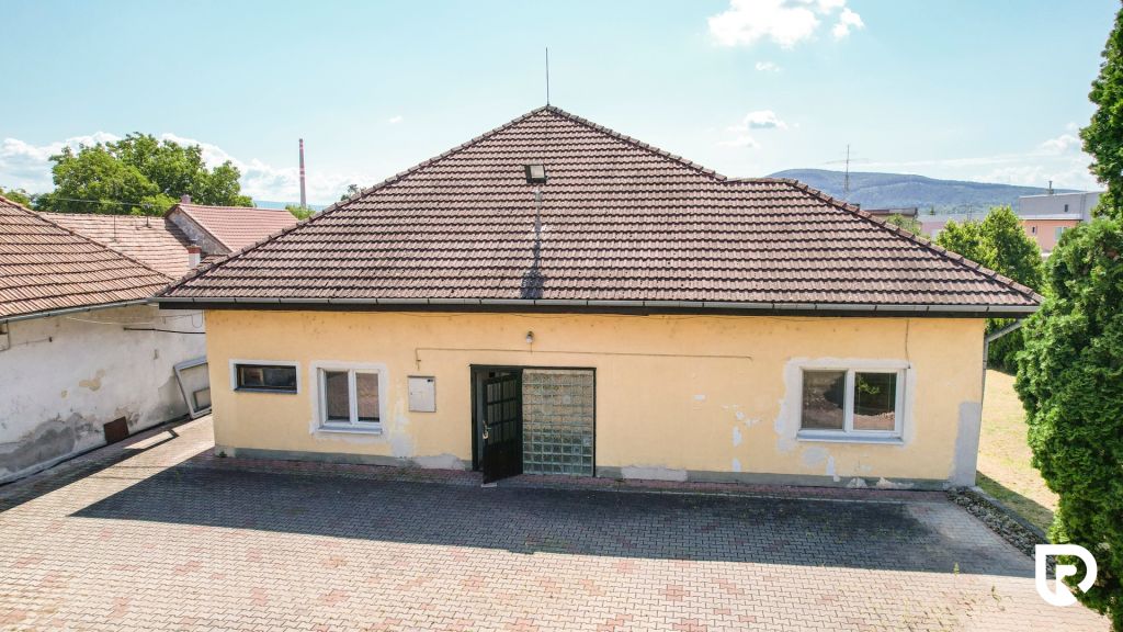 RADO | Reštaurácia a rodinný dom s pozemkom 2020m2, Partizán