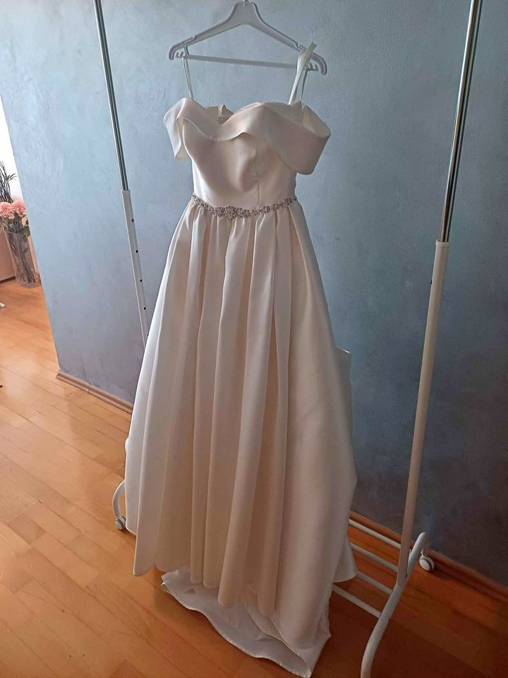 svadobne šaty Nora Naviano