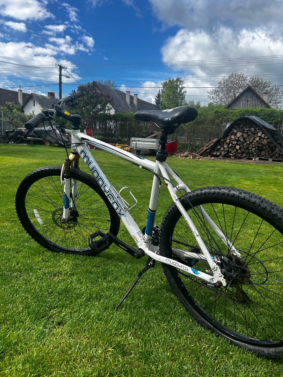 Biely detský bicykel