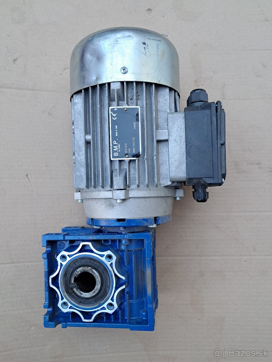Predám elektromotor s prevodovkou....1,1- KW.... 140-ot/min.