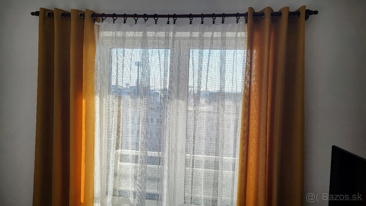 Záclona a Záves