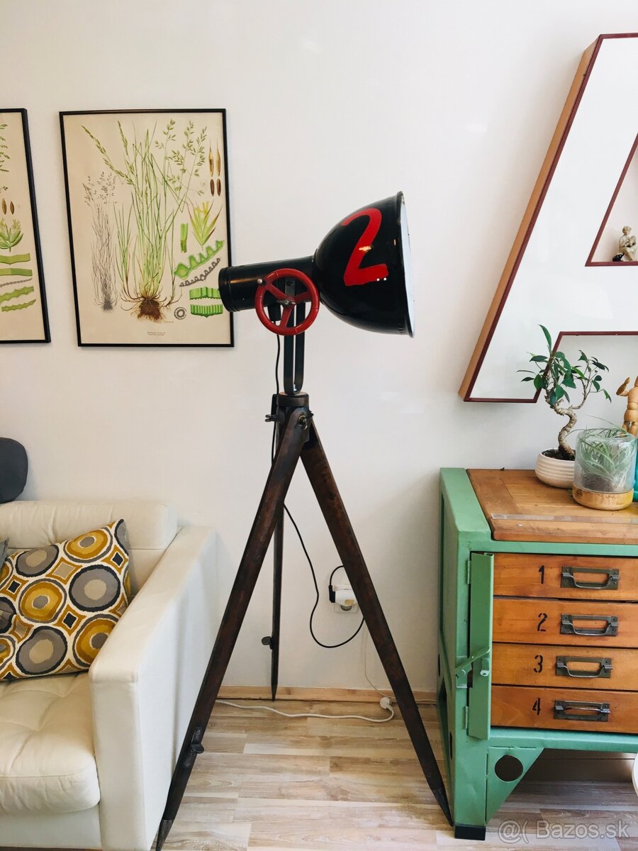 lampa industrial tripod