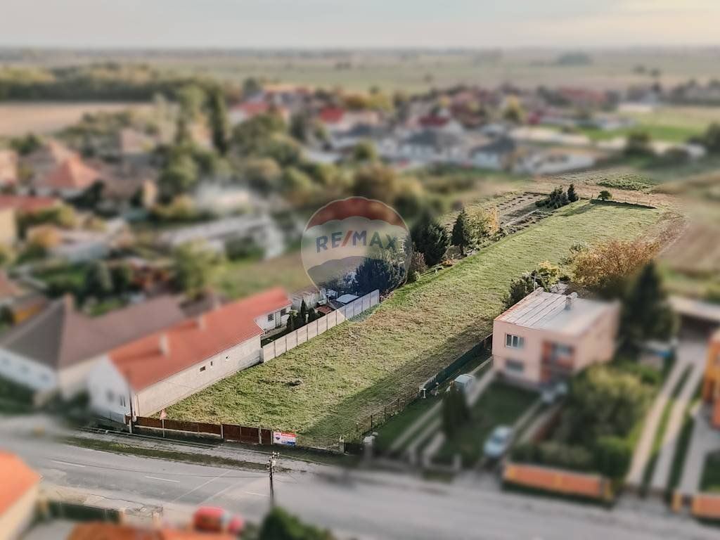 Stavebný pozemok pre rodinný dom/bytovú výstavbu - 2410 m2