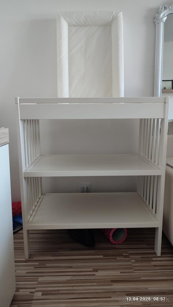 Prebaľovací pult + podložka+ nádobky na prebaľovacie potreby