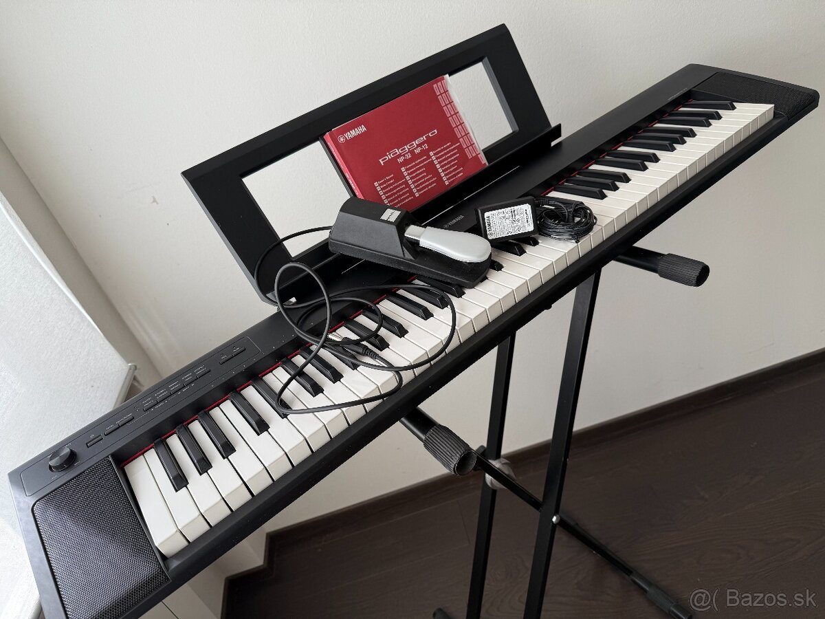 Yamaha NP-32 stage piano + stojan + sustain pedál