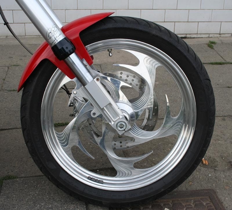 Predám predný blatník na Harley Davidson R19