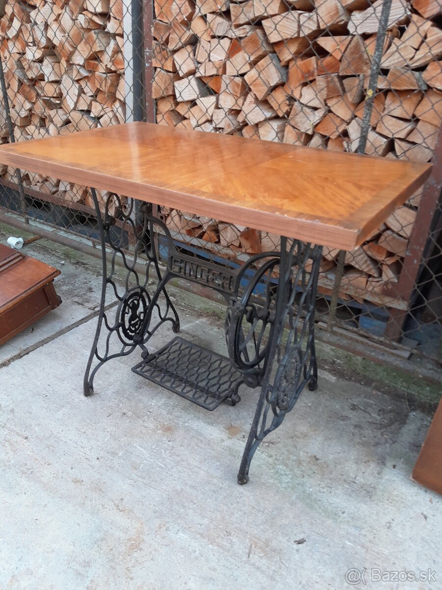Predám stolík vyrobený zo šijacieho stroja