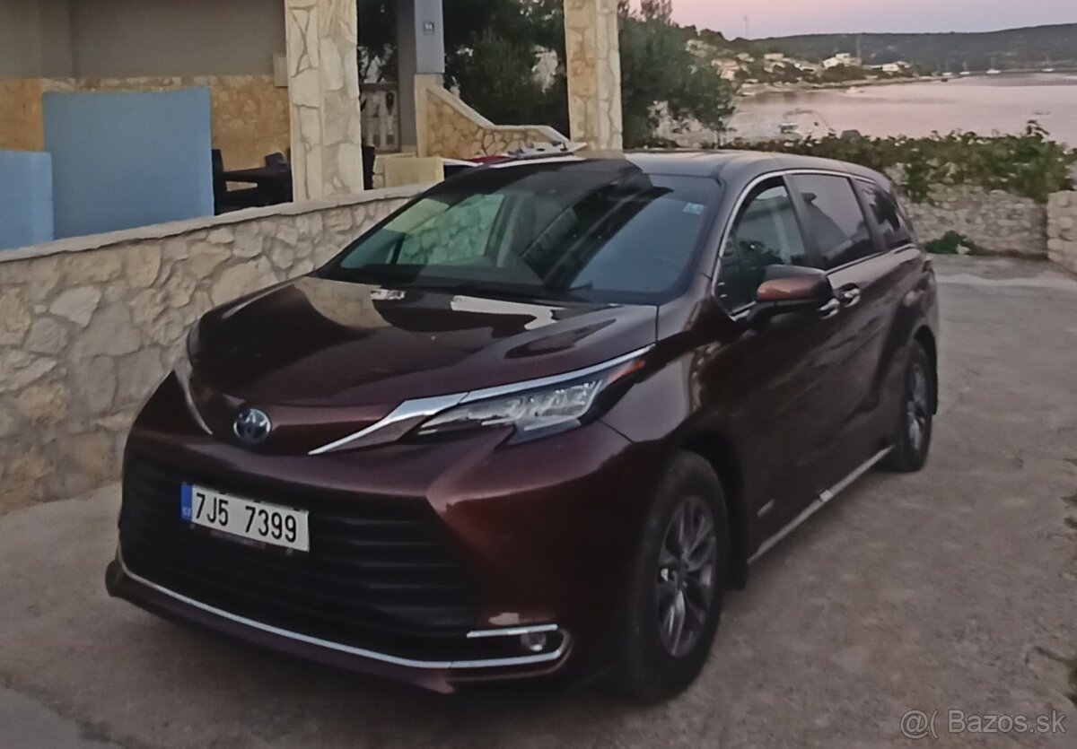 Toyota Sienna XLE 2,5hybrid AWD 2021 nový model