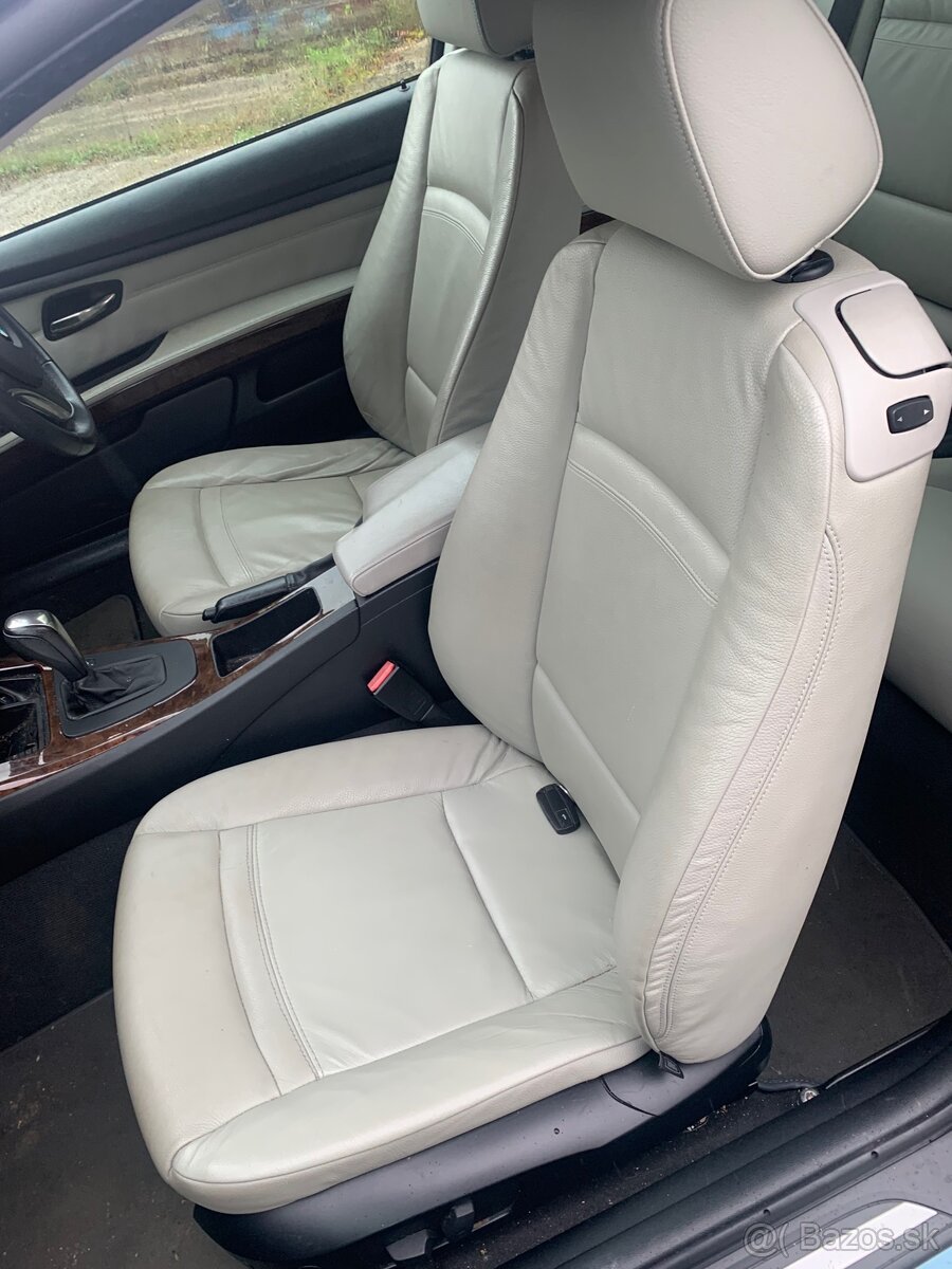 Biely interiér BMW e92