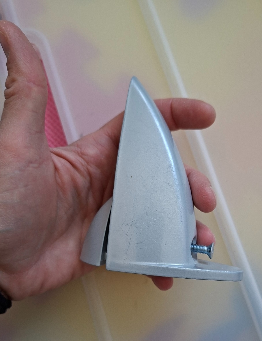 Veľké tukano, konzola na police