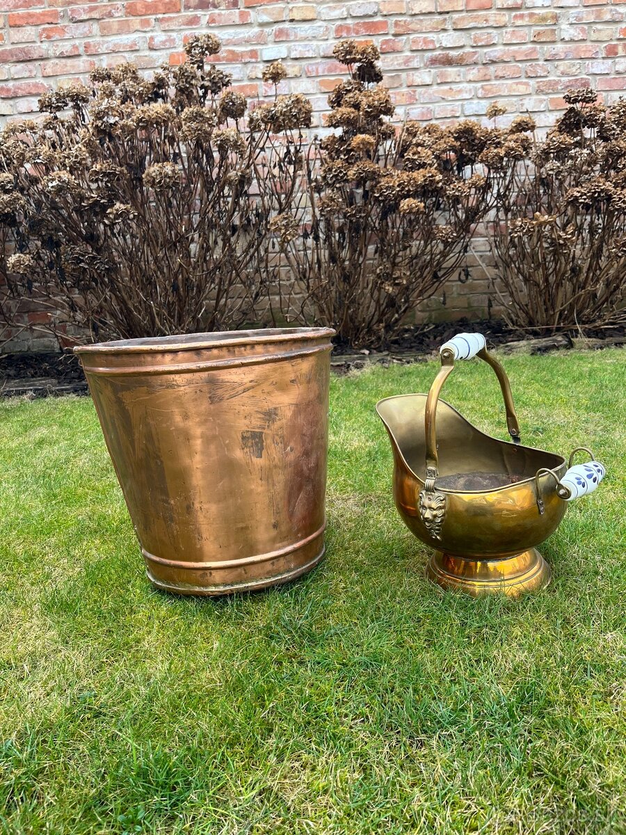 Staré nádoby na kvety