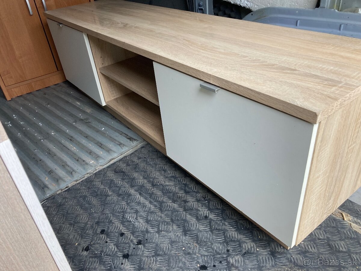 Stolik pod tv