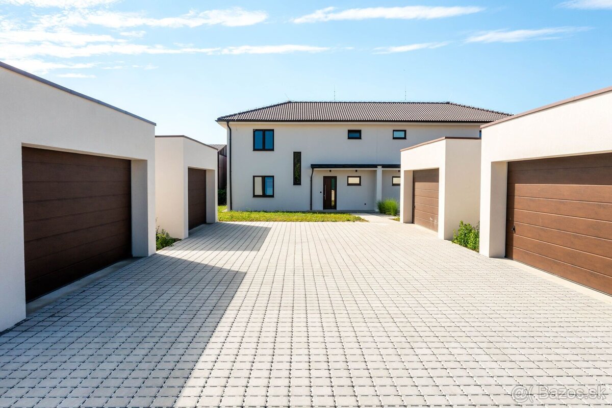 New construction B - 5-room family house with a plot of 394 m2 - New