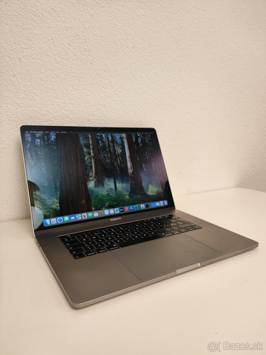 Apple MacBook Pro 15 (2018) | Intel Core i7 • 16 GB RAM • 25