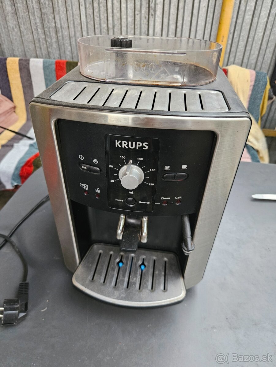 Kávovár Krups ea8010