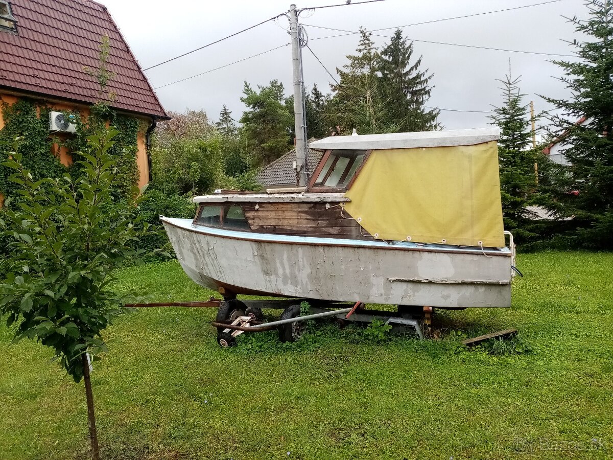 Predám retro kajutovú loď.