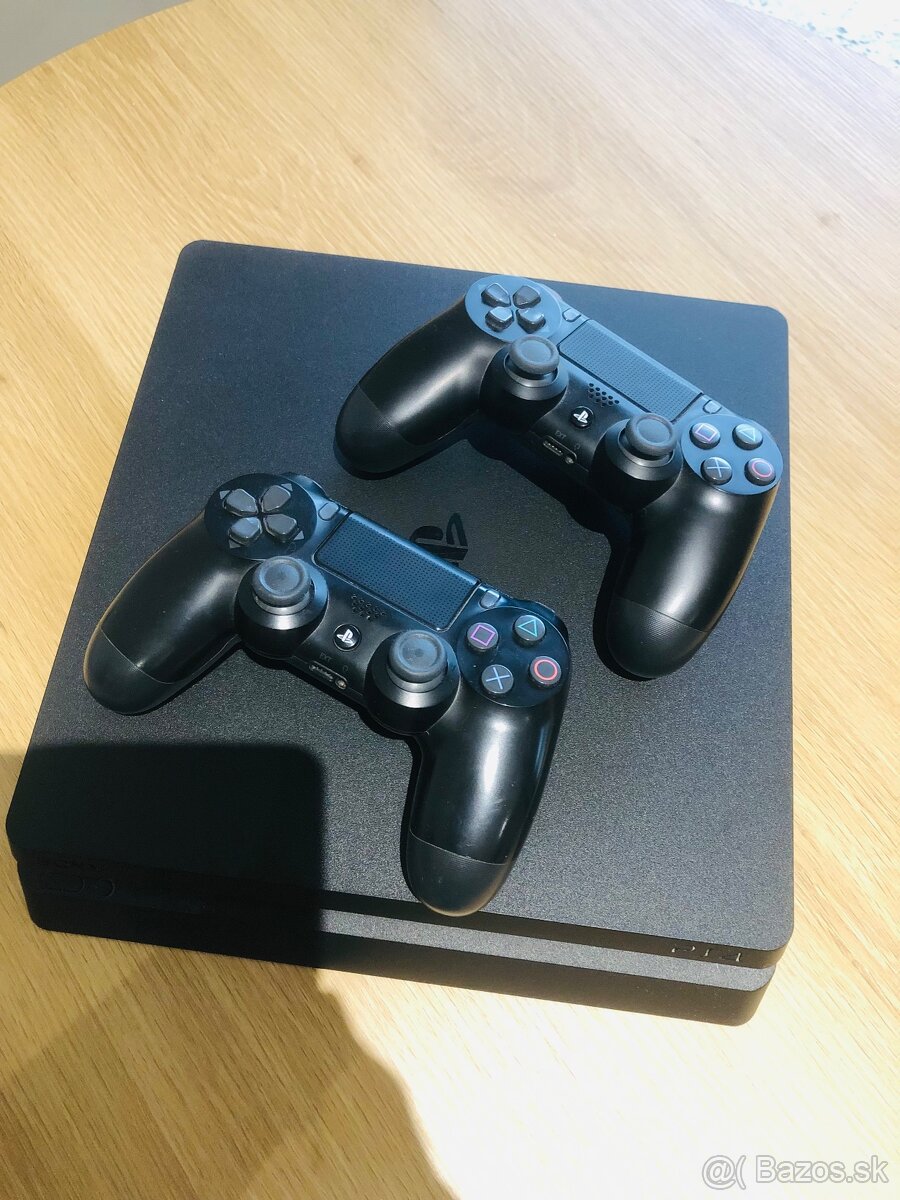 Playstation 4 Slim , 2 Dualshock