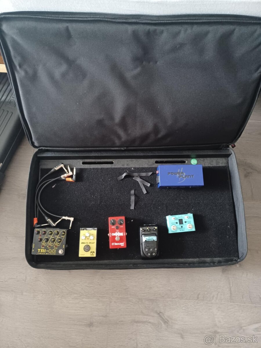 pedalboard s efektami , overdrive delay autowah looper ..