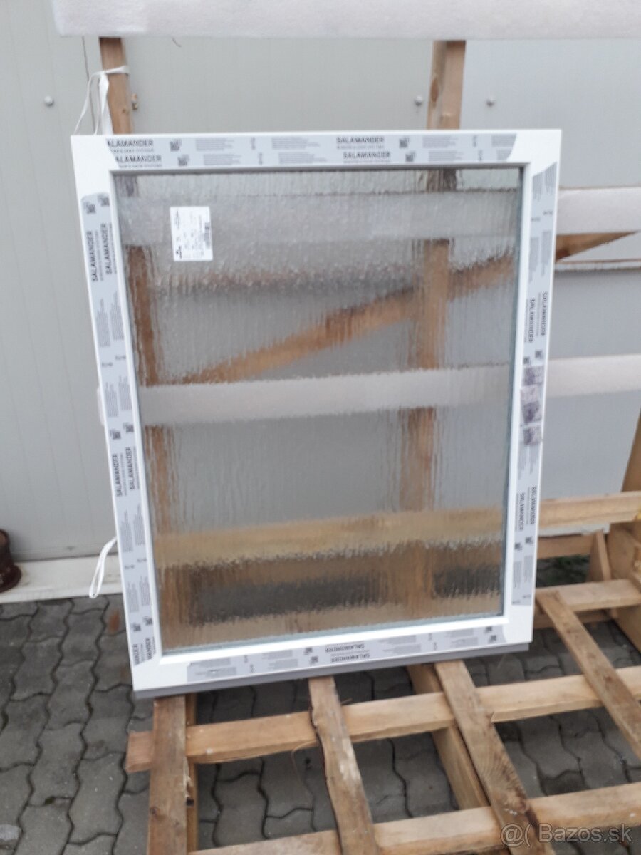 PVC okno Salamander