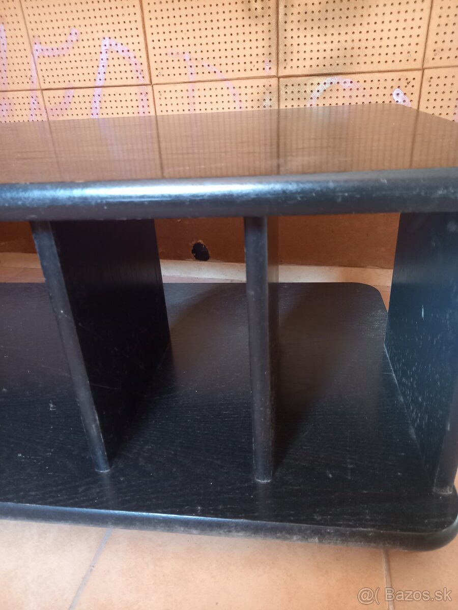 Konferencby stolík