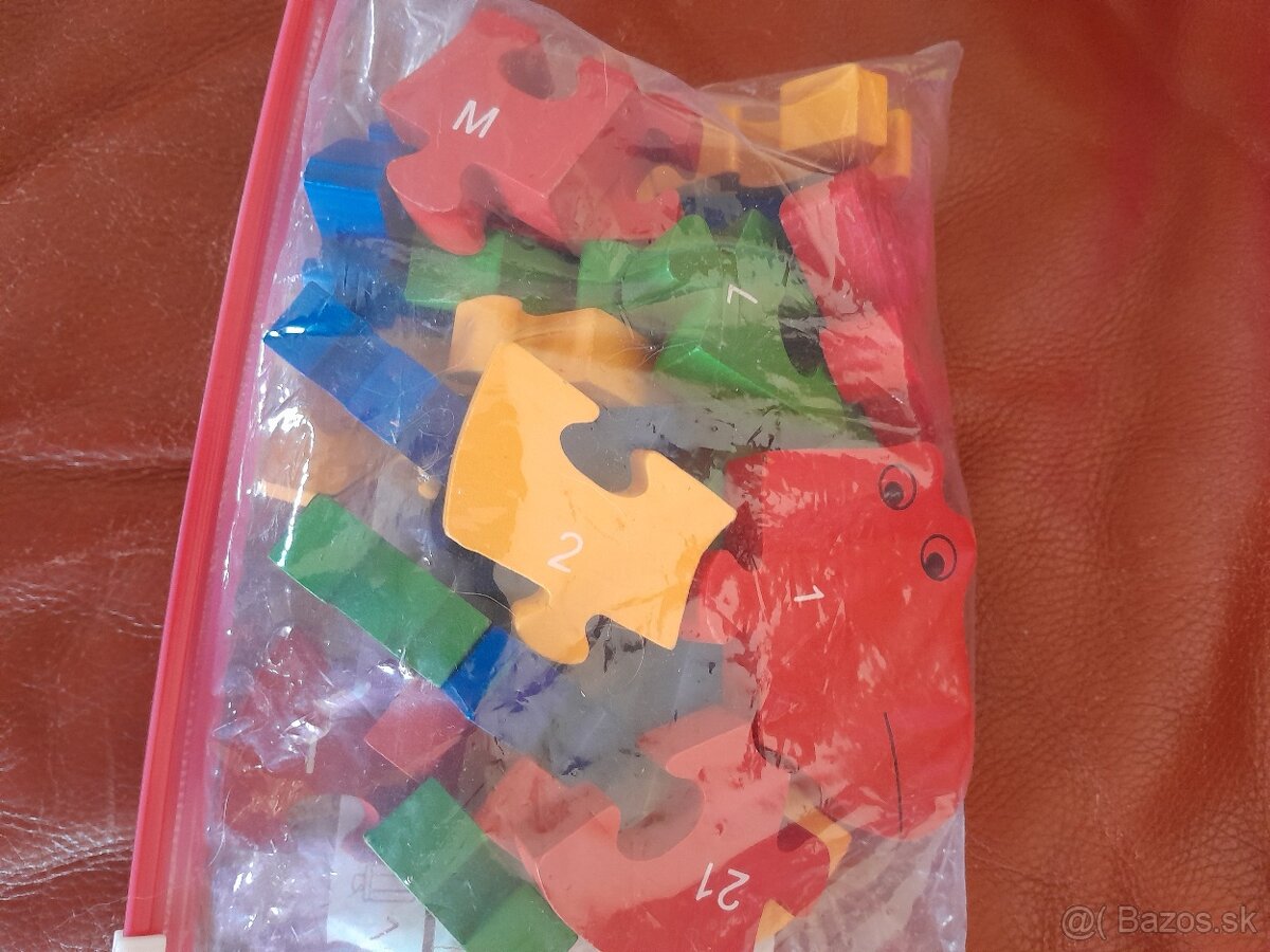 Drevene puzzle hadik