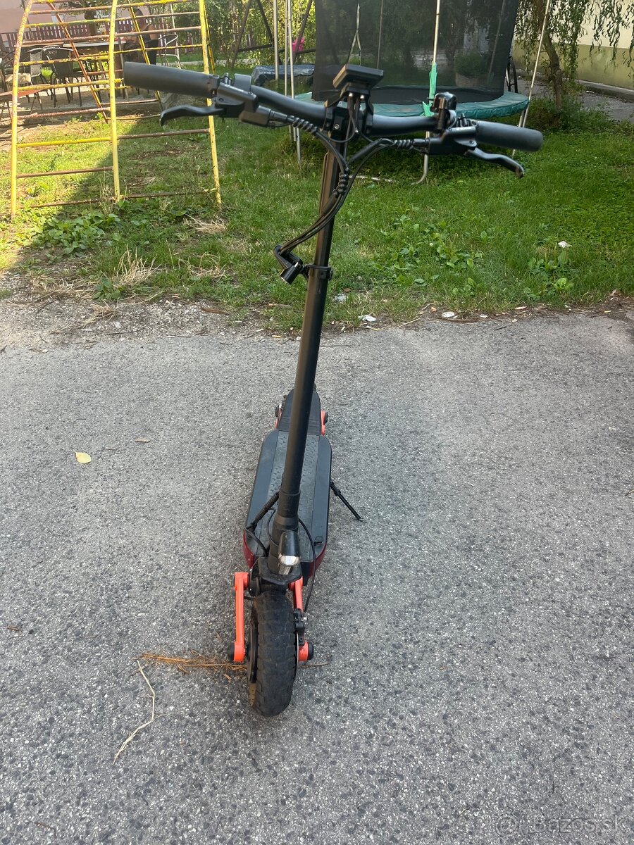 Predám dvoj motorovú kolobezku