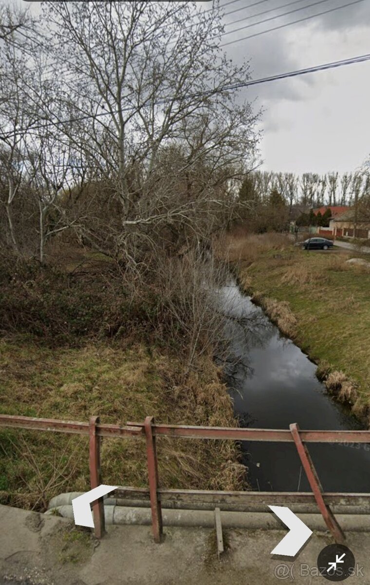 Pozemok cez ktorý tečie potok (Matuškovo)