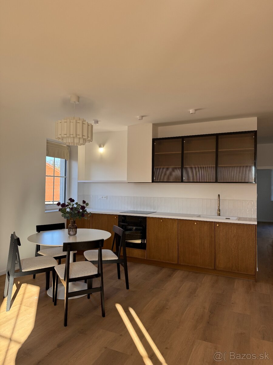 Ponúkam na prenájom 3 izbový byť 85m² TOPOĽČIANKY