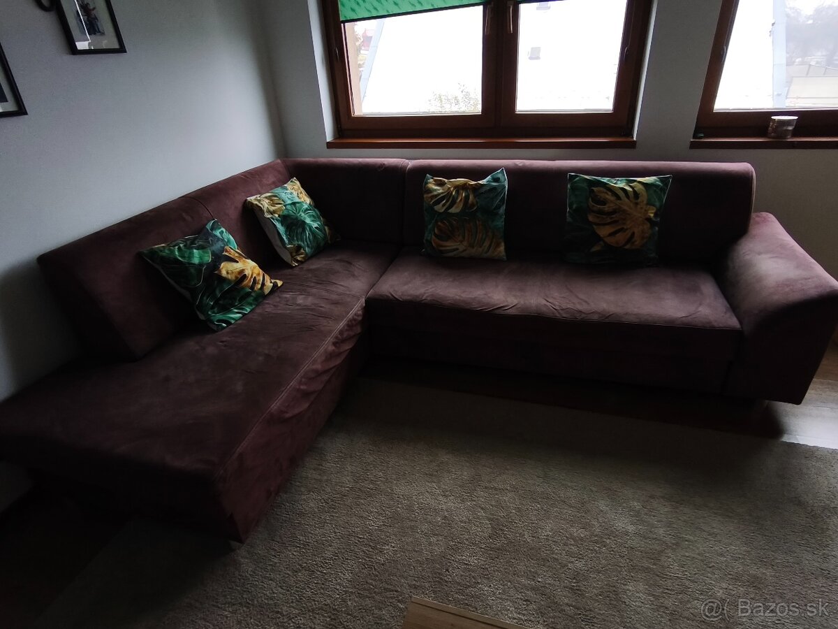 Sedačka rozkladacia s úložným priestorom