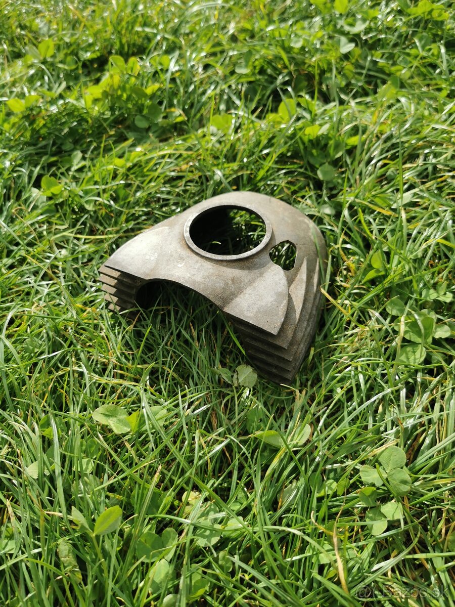 Predám kryt karburátora na Jawa 250/353