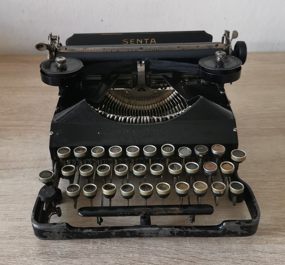 Vzácny starožitný písací stroj Senta 3 Bank z roku 1914