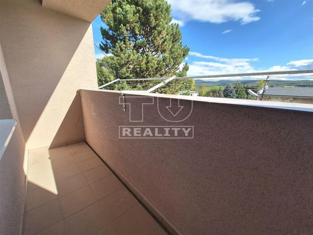 ZNÍŽENÁ CENA - 3 izbový byt s loggiou, s možnosťou krbu...