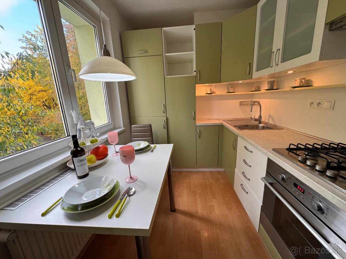 Dvojizbový byt s balkónom na Mládežníckej ulici