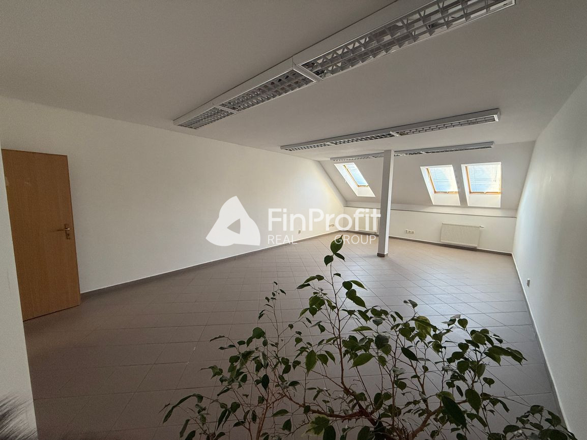 Na prenájom novozrekunštruovaná klimatizovaná kancelária v c