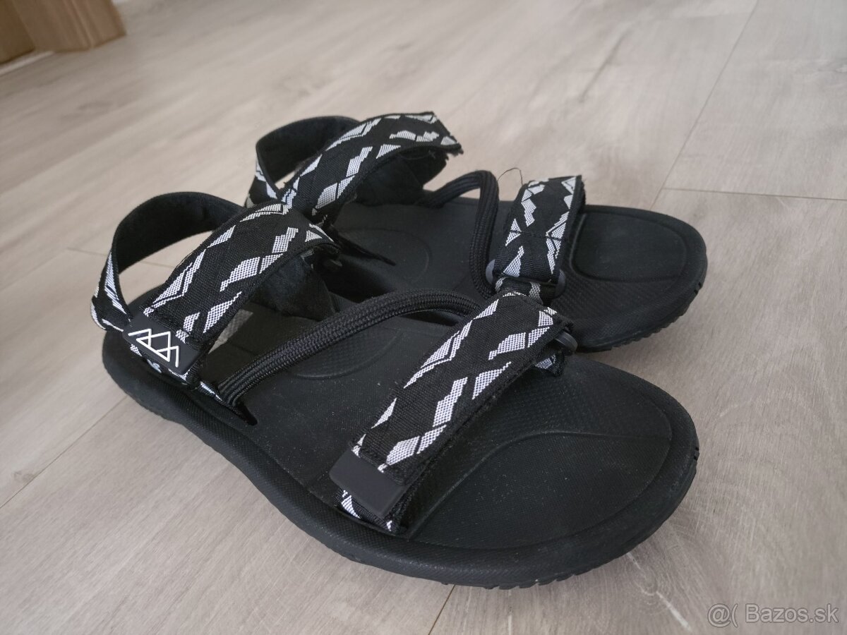 Dámske trekové sandále