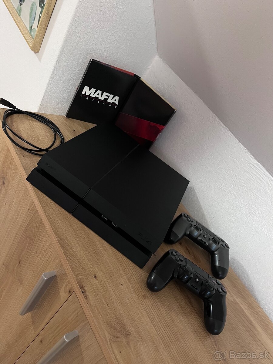 PLAYSTATION 4 500GB (top stav)