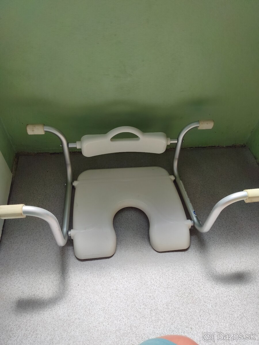 Závesná sedačka na vaňu