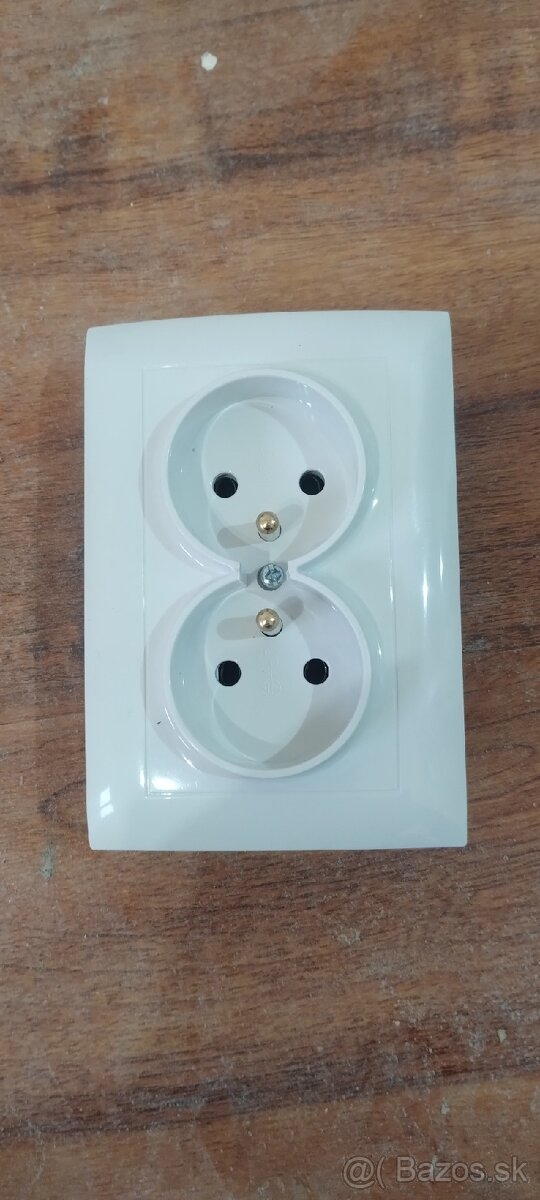 Dvoj zásuvka 220V