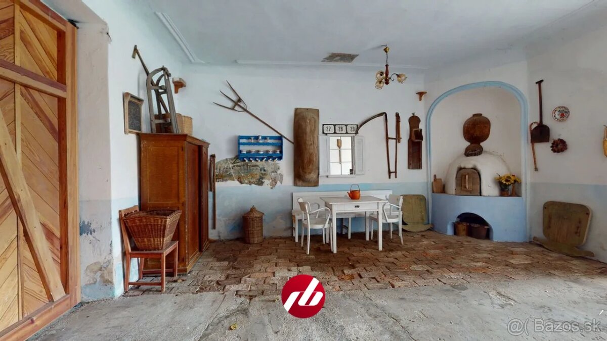 Kúria z 18. storočia v malebnej obci Sobotiš