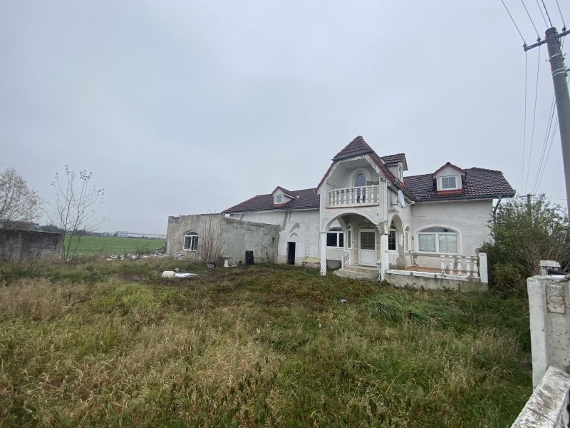 41695-Veľký rodinný dom s pozemok 796 m2 v obci Krušovce