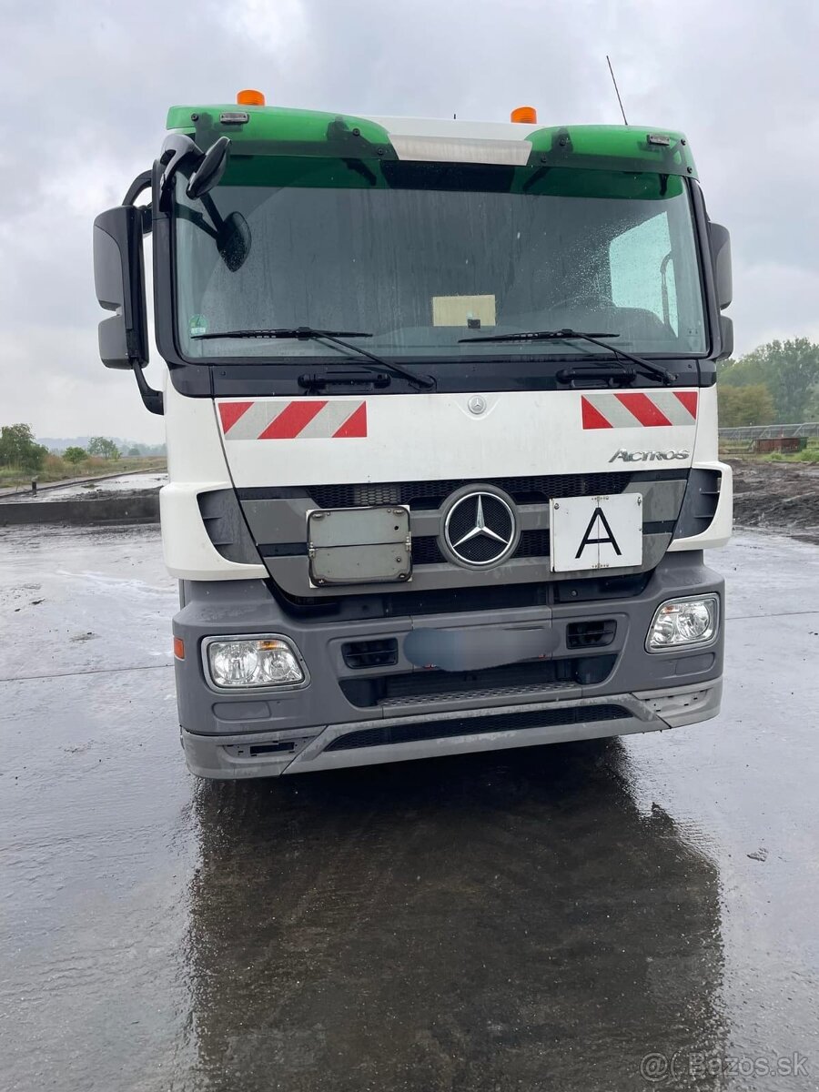 Mercedes cisterna