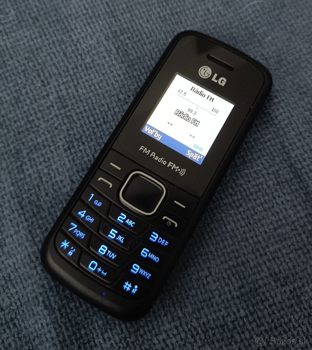 LG telefónik s FM rádiom.